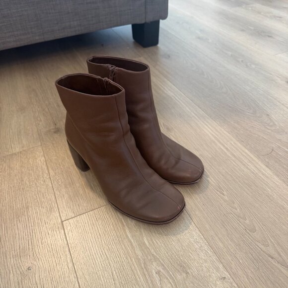 Vince Women's Maggie Ankle Boot - Picture 4 of 6